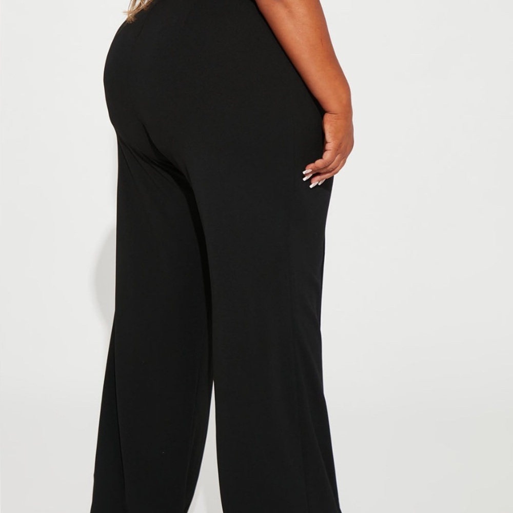 PRE OWNED FASHION NOVA/Elegant Black Sleeveless JUMPSUIT W/GOLD LINK/CHAIN 1X - Picture 8 of 10